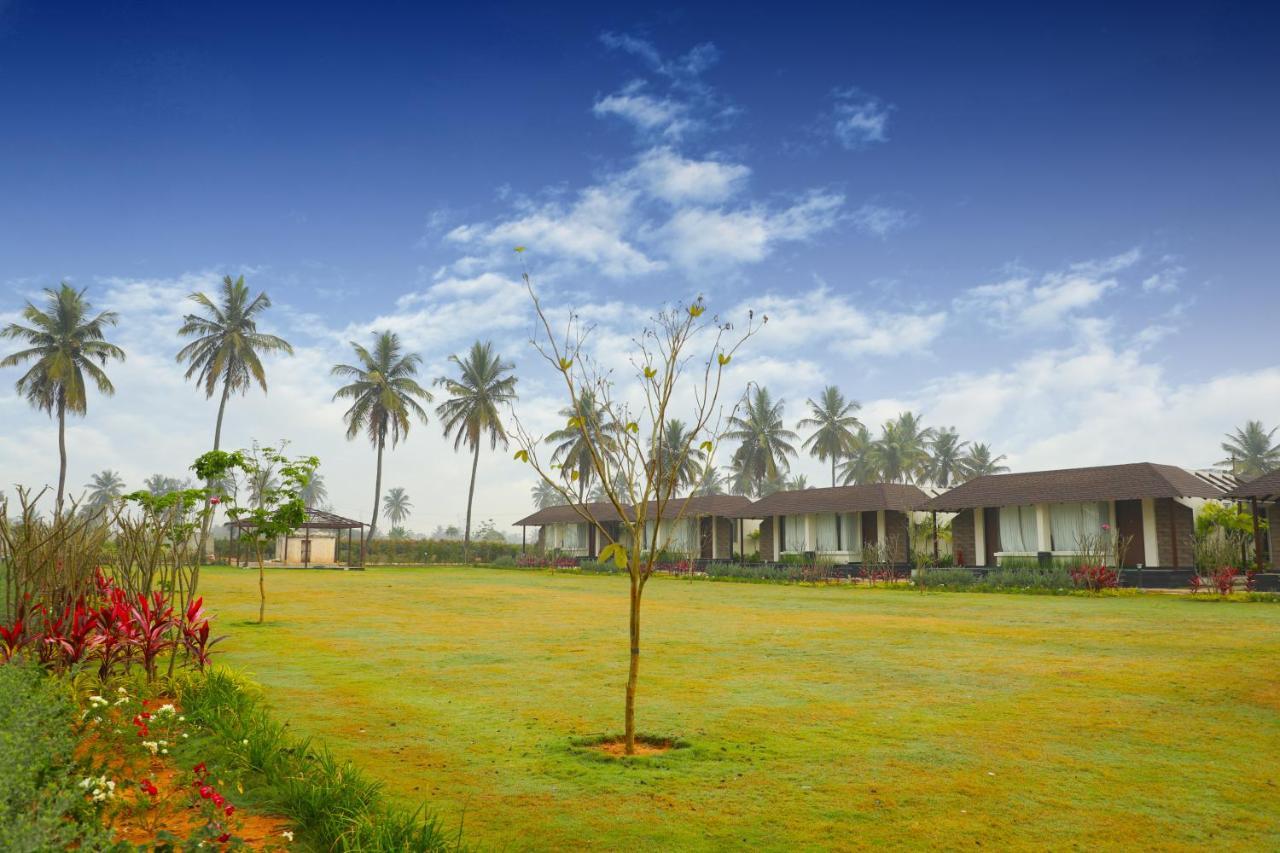 VEERDENCY LUXURY RESORT&HOTEL Pure Veg Bangalore Exterior foto